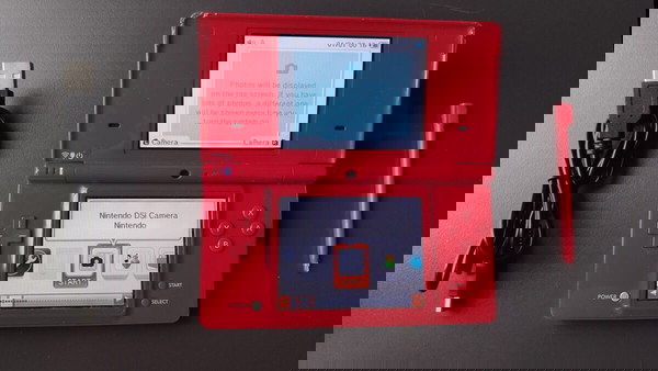 Nintendo DSi Red + USB φορτιστης