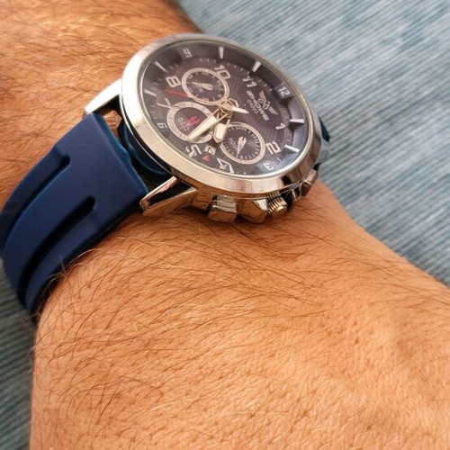 Men's wristwatch like new with blue silicone strap