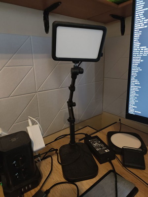 Elgato Key Light Mini with Elgato Wave Desk Stand like new