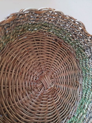 Woven bread basket like new
