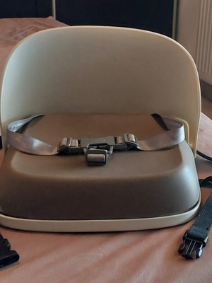 Portable baby feeding seat like new