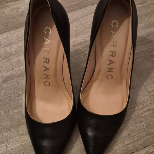 Carrano black pumps size 39, like new