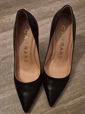 Carrano black pumps size 39, like new