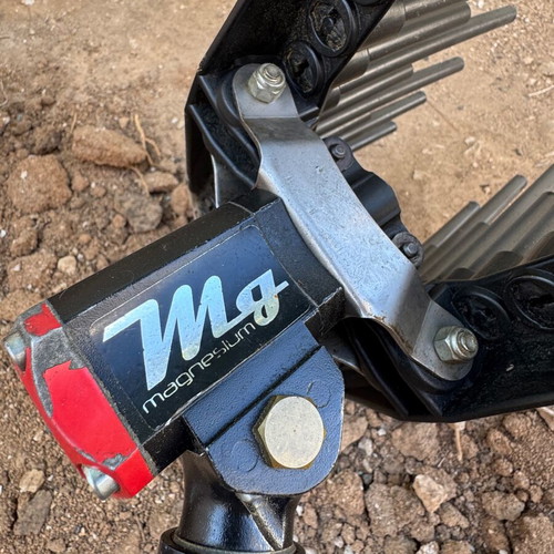 Lisam olive harvesting rakes used with folding poles