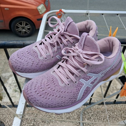 Asics Gel-Nimbus 24 women's running shoes like new, size 39, Barely Rose
