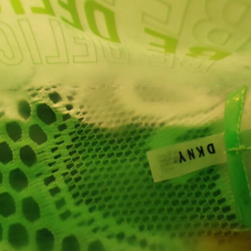 DKNY Be Delicious toiletry bag like new, waterproof, green