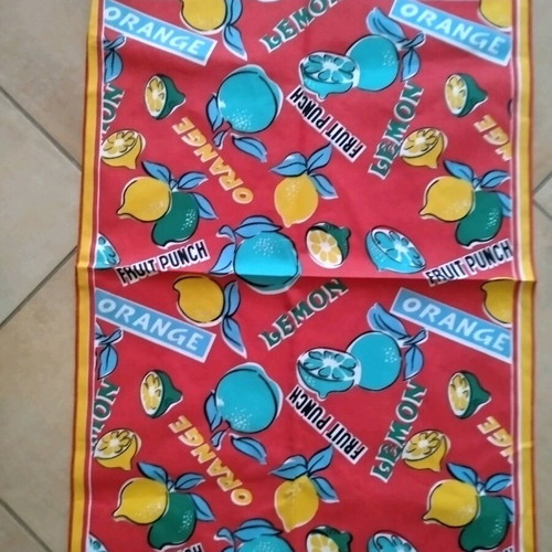 Small tablecloths with fruit like new, set of 2 pieces