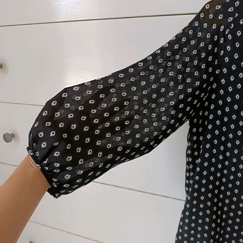 Black dress H&M like new, size M, three-quarter sleeve