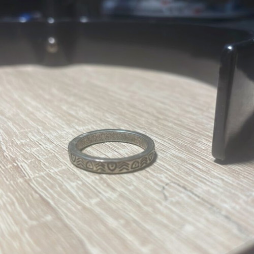 Ring with embossed pattern like new