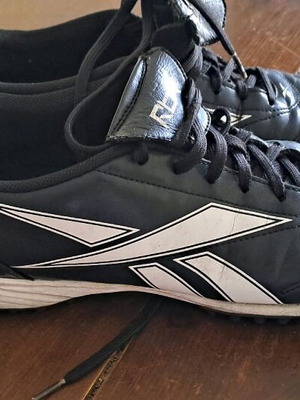 Ποδοσφαιρικά παπούτσια Reebok μεταχειρισμένα, νούμερο 43, μαύρο-άσπρο