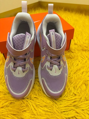 Nike αθλητικό παπούτσι καινούργιο, νούμερο 31,5, μωβ-άσπρο