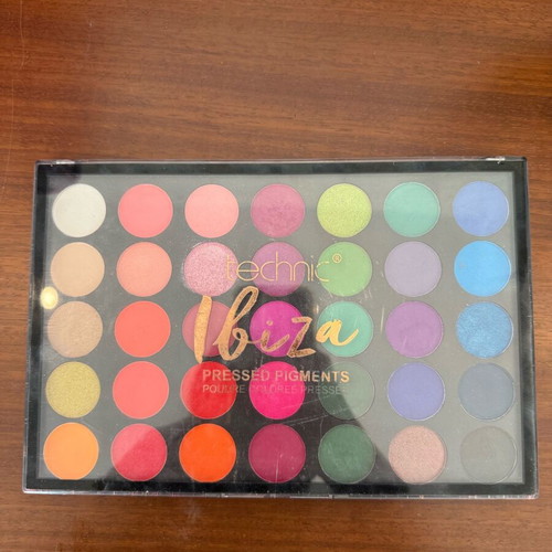 Technic Ibiza eyeshadow palette lightly used, 35 matte shades