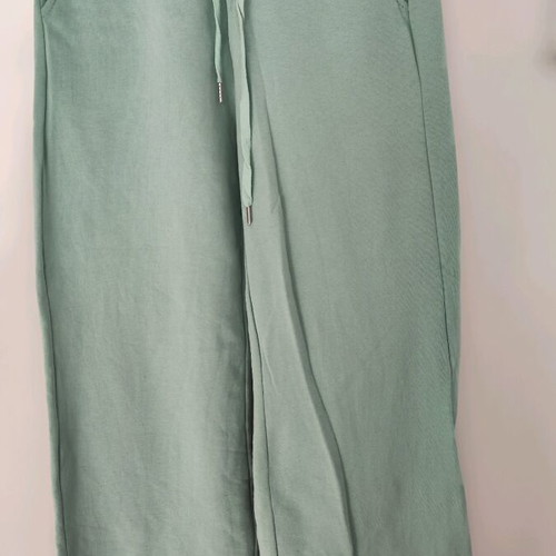 One size tracksuit like new, fits small to large