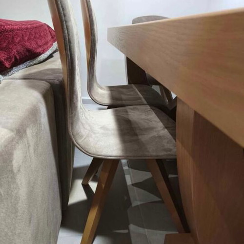 Dining table set like new, solid oak wood with gray fabric chairs