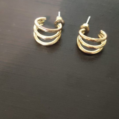 Earrings set of 5 pairs like new, gold color