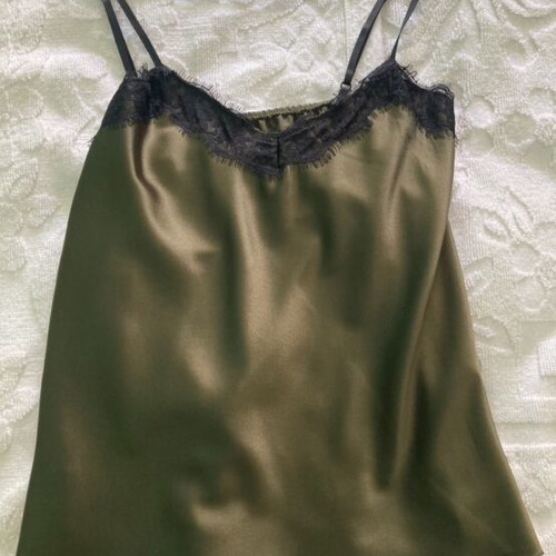 Satin top used one size oil color