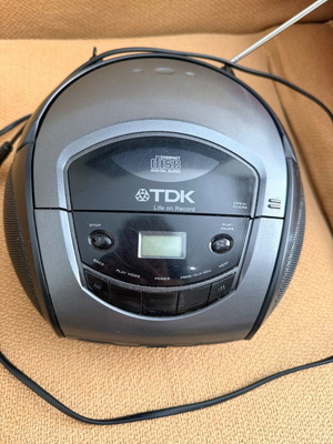 Φορητό CD Player TDK σαν καινούργιο με ενσωματωμένο ραδιόφωνο