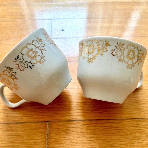 Coffee mugs used, set of 2, white with gold flower design