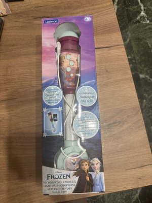 Frozen microphone used, with light