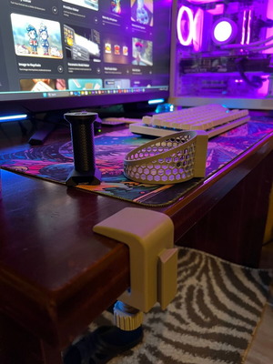 Screw-on cup and headphone desk holder new