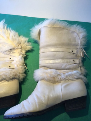 Leather boots used, size 38.5, white with lining
