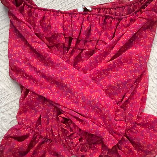 Blouse fuchsia-red with flowers in very good condition