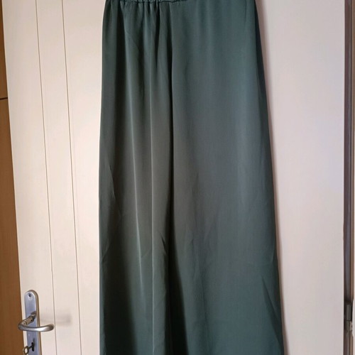 Green palazzo pants like new with satin finish, size S