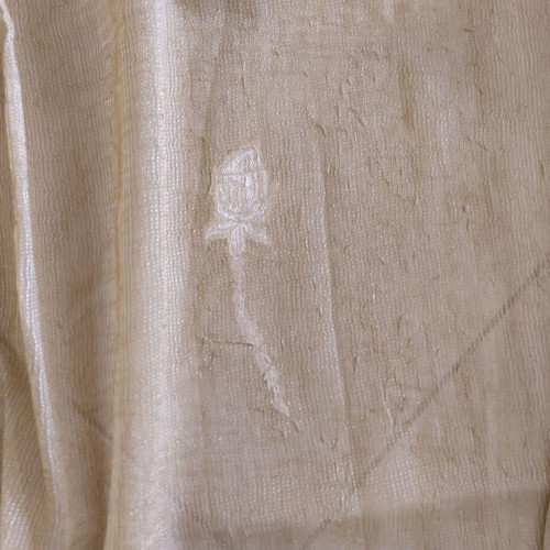 Curtain like new, yellow gold color, dimensions 2.48x2.36 with 0.82 gathers