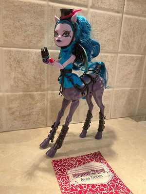 Monster High Avea Trotter like new