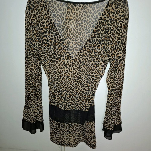 Blouse like new with leopard print, size M