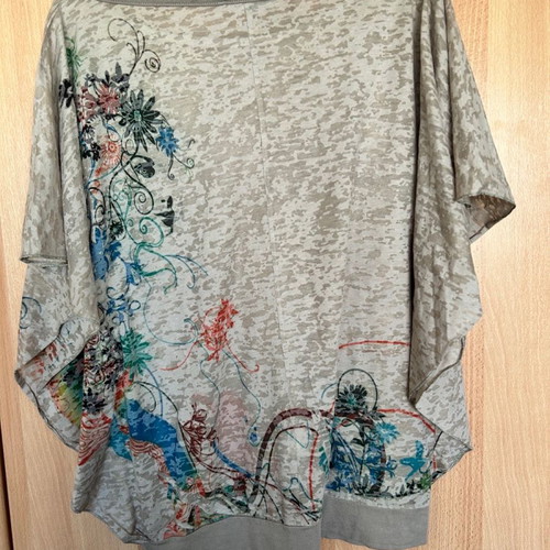 Vergi blouse one size like new with special handmade details and rhinestones