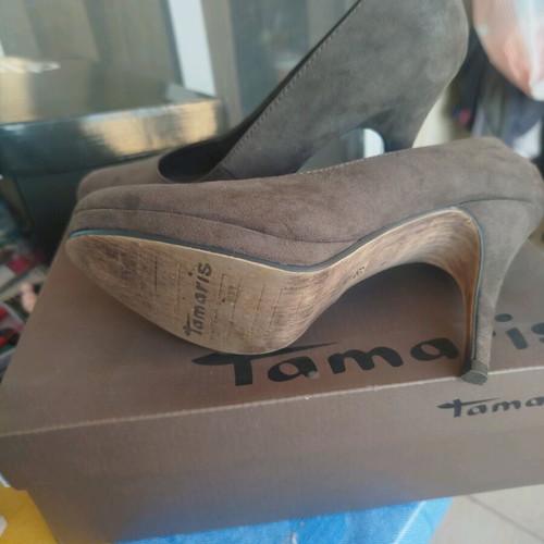 Tamaris brown suede pumps like new, size 39