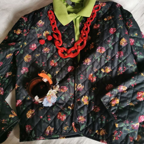 Women's quilted jacket with floral pattern