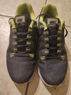 Nike athletic shoes used, size 42, purple