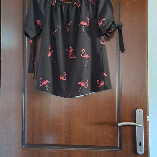 Women's blouse short sleeve one size like new