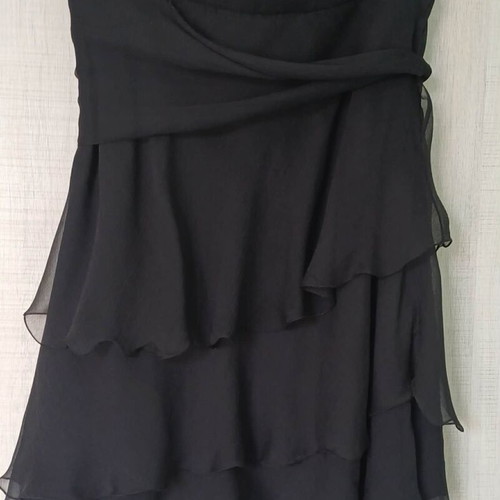 Black tulle skirt like new with belt, size M