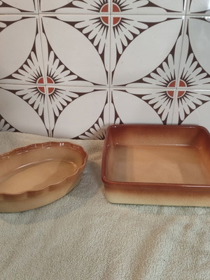 Vintage ceramic and clay ovenware set of 2, like new