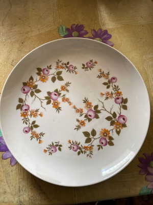 Vintage porcelain plate Irish Rose Wood & Sons like new