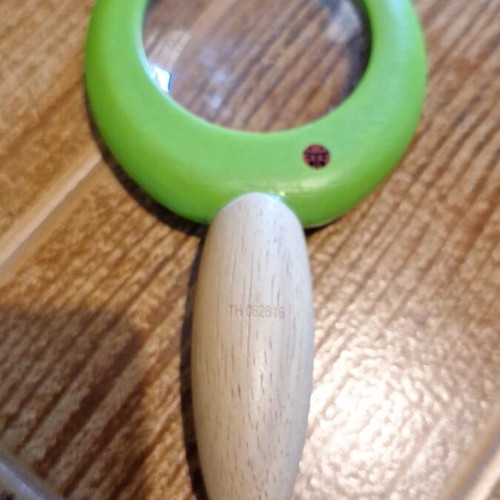 Wooden children's magnifying glass like new, leaf design