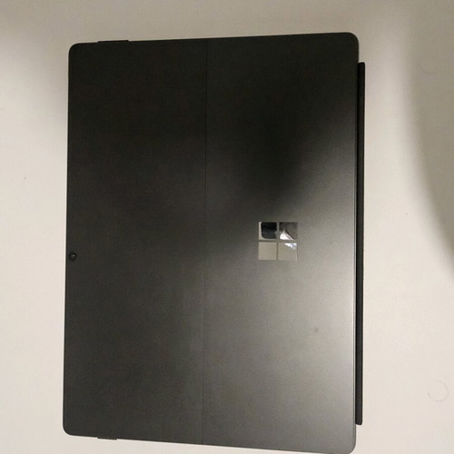 Surface Pro 8 i7 16GB 256GB like new with keyboard, mouse, dock and case