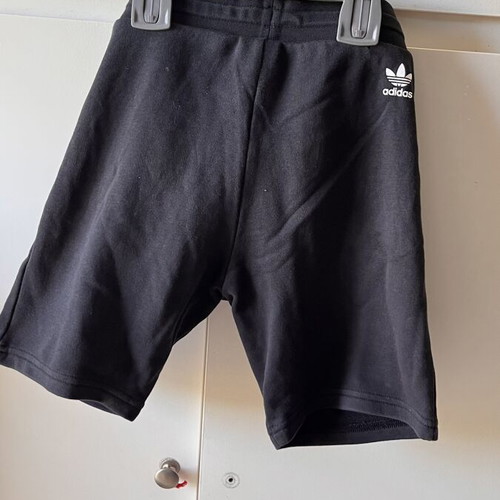 Adidas shorts with zipper pockets used, size 140cm, black