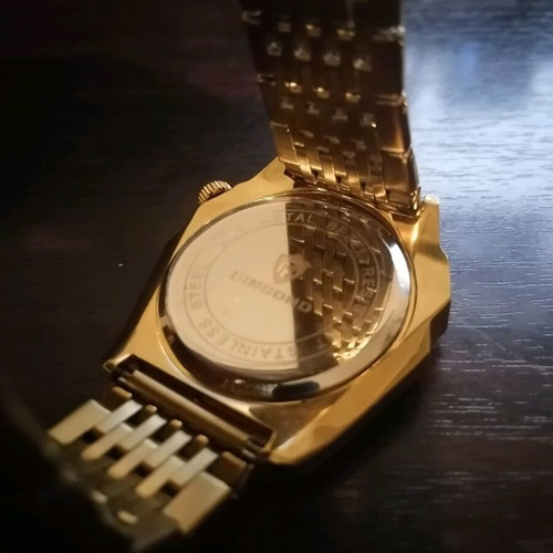 Binbond men's watch like new, gold color bracelet