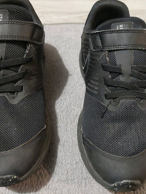 Nike sneakers black like new, size 34 boys'