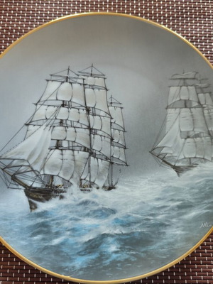 Porcelain decorative plate