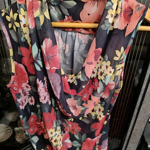 Floral loose evening blouse like new, size L, black and red
