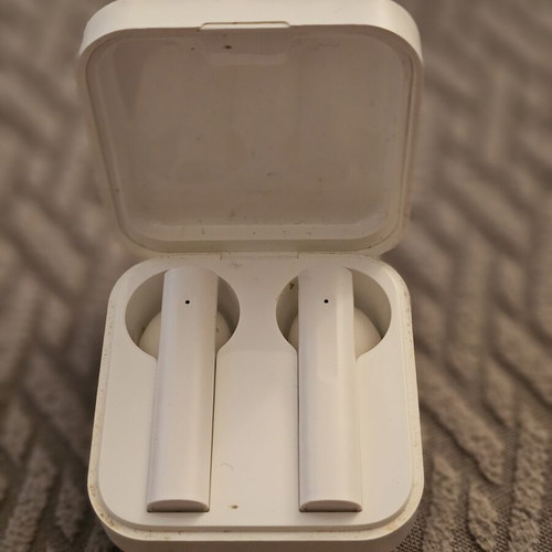 Xiaomi Mi True Wireless Earphones 2 Basic like new with charging case