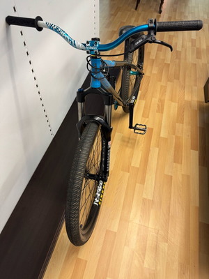 Nsbikes Custom Dirtjump Bike like new, 26 Inch, hydraulic disc brakes