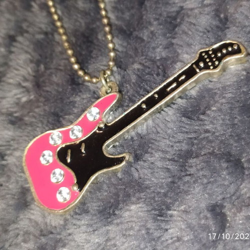 Electric guitar necklace