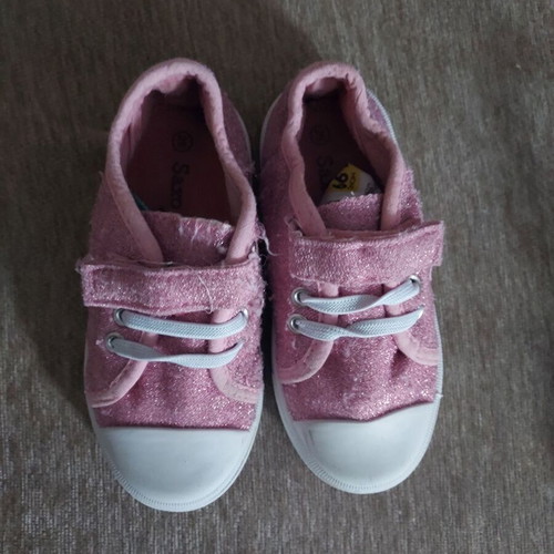 Girls' shoes used, 2 pairs, Ipanema sandals and Saxo Blues sneakers