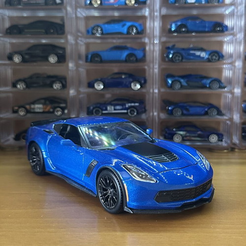 Maisto 2015 Corvette C7 Z06 1/24 scale like new